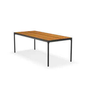 Rektangulært bord med bambusplade og slankt metalstel, måler 210x90 cm.